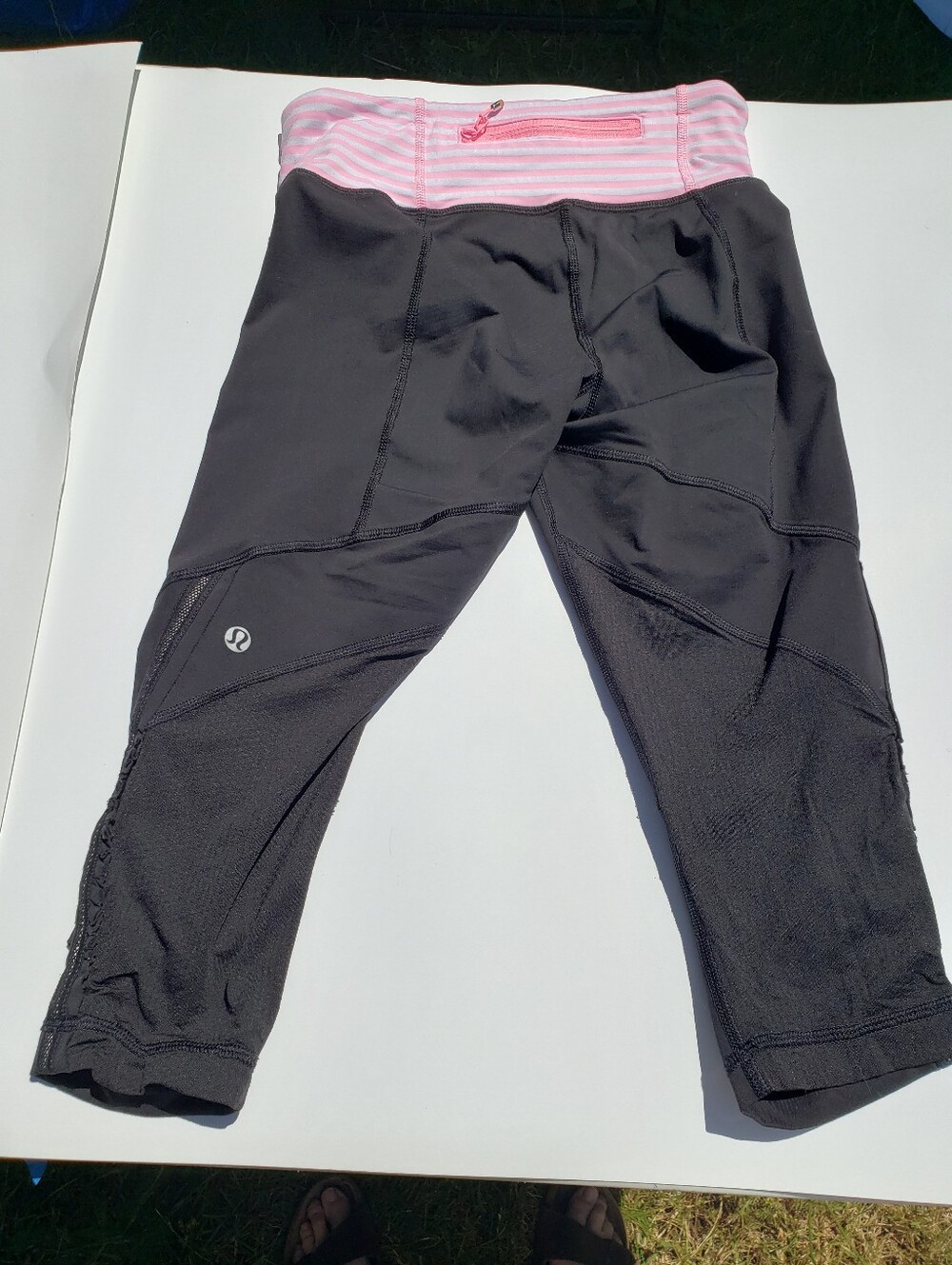 lululemon athletica Run For Your Life Black Cropped Leggings Pink Waistband 4